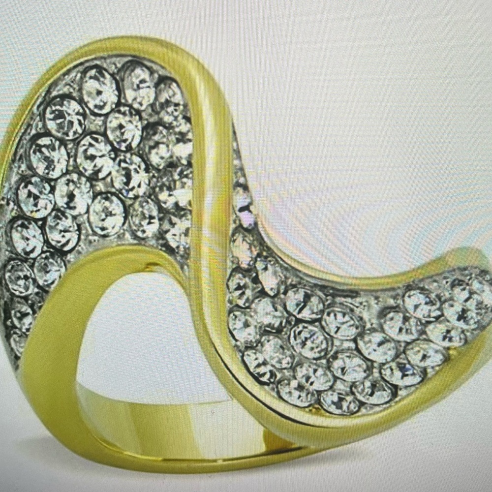 Fashion wave ring
